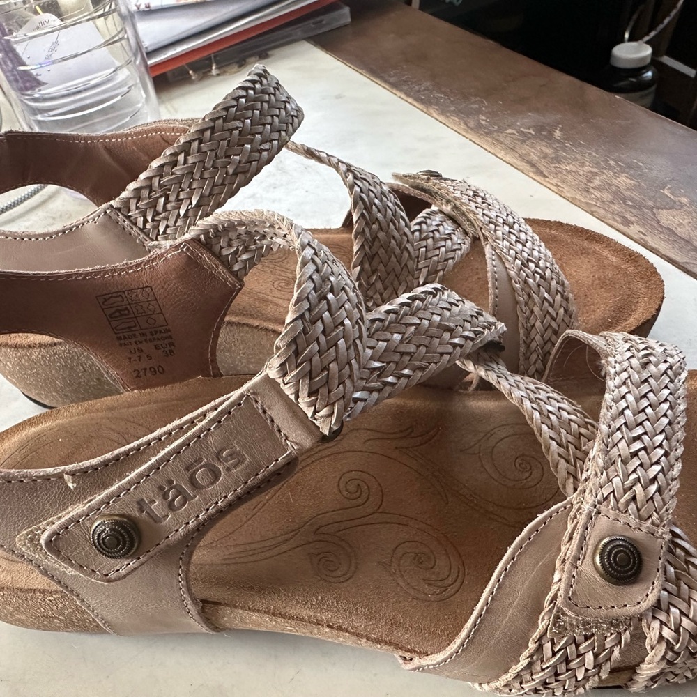 Taos size 7-7/1-2 tan